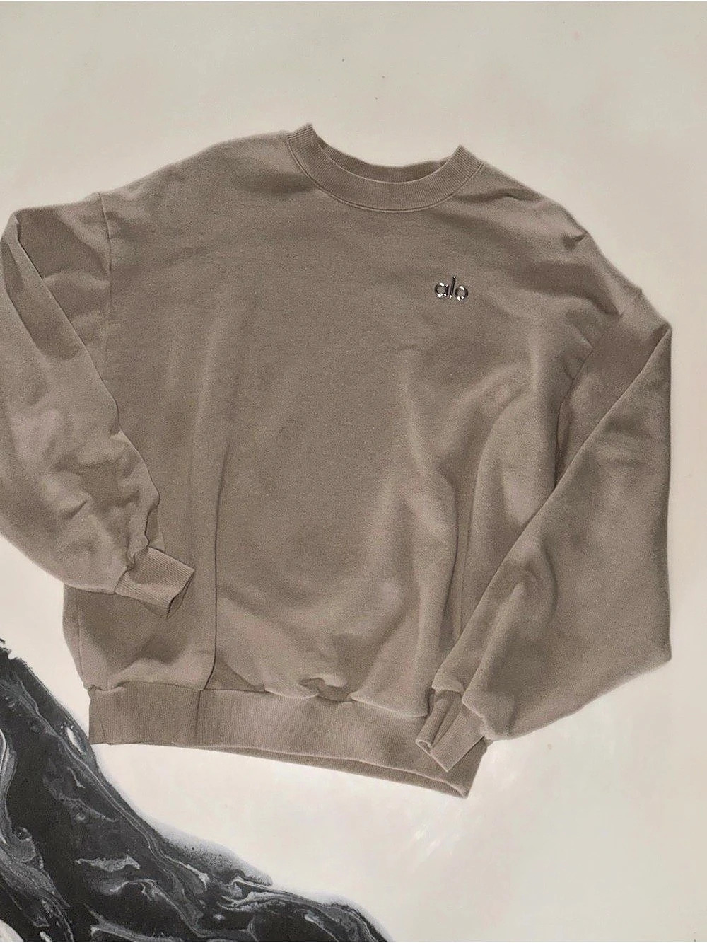 Alo Yoga Accolade Crew Neck Pullover Sweatshirt in Brown